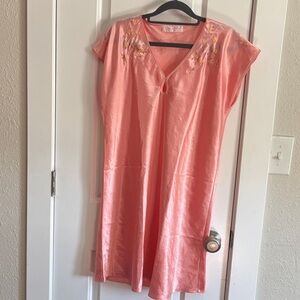 Oscar de la Renta Silk embroidered sleep shirt